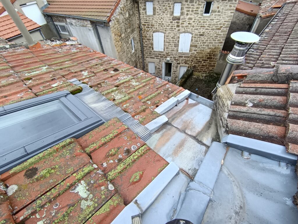 Inspection de toitures et nettoyages de gouttieres par cordistes, a Langogne